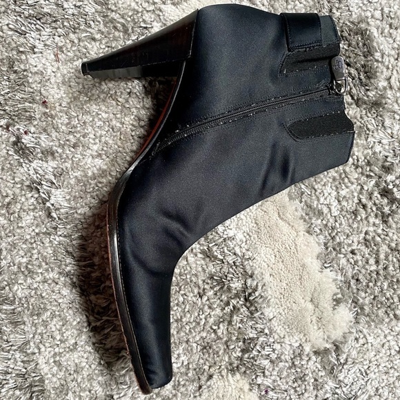 Donald J Pliner Pointed toe ankle heeled booties size 8.5 - Picture 6 of 13